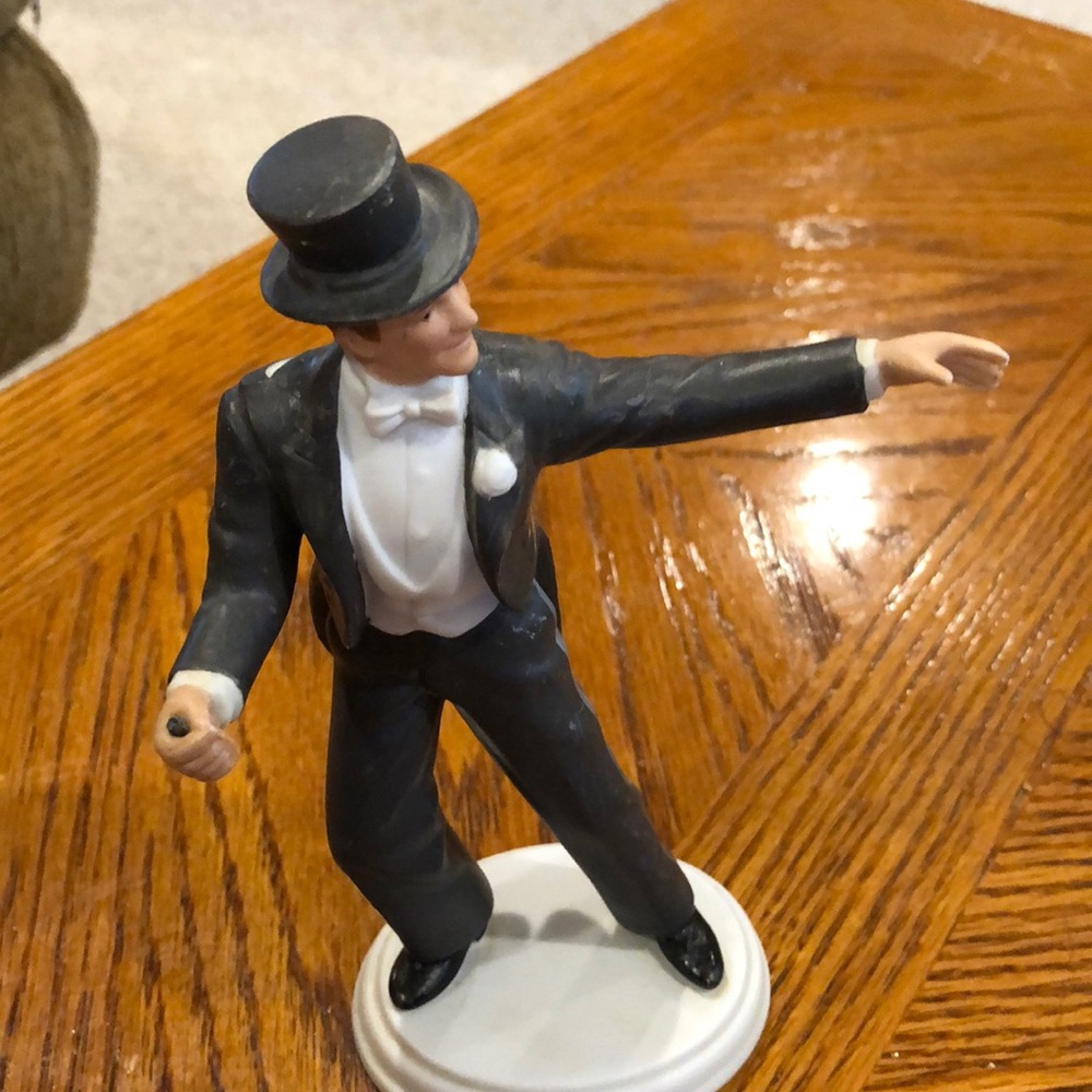 Frank Astaire statue